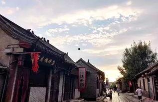 青州古城小巷吃瓜,小巷瓜香四溢的悠闲时光  第1张